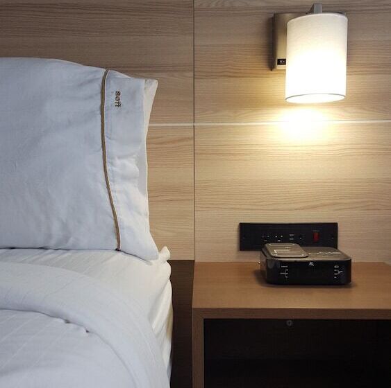 스위트, Holiday Inn Express Louisville Northeast, An Ihg