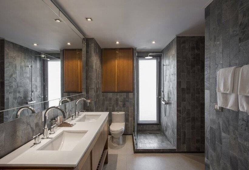 Quarto Triplo Estandar, Luxx Langsuan Hotel   Sha Plus