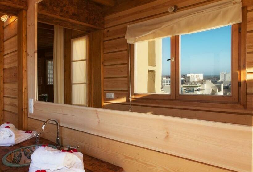 Люкс Superior, Riad Chbanate