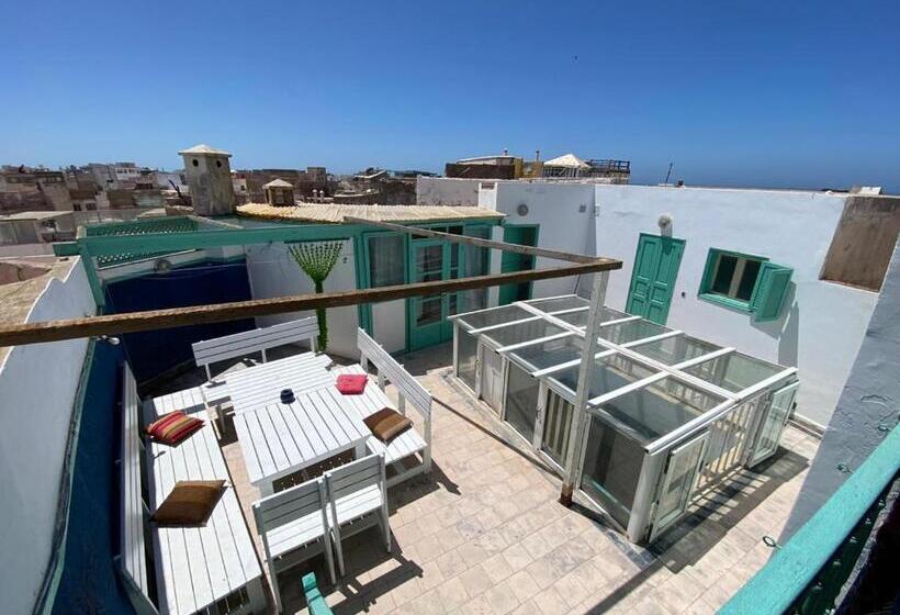 Номер Стандарт, Riad Darko