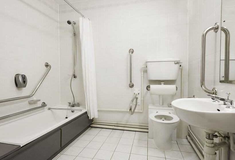 Номер Стандарт Адаптированный для Инвалидов, Days Inn Kendal   Killington Lake