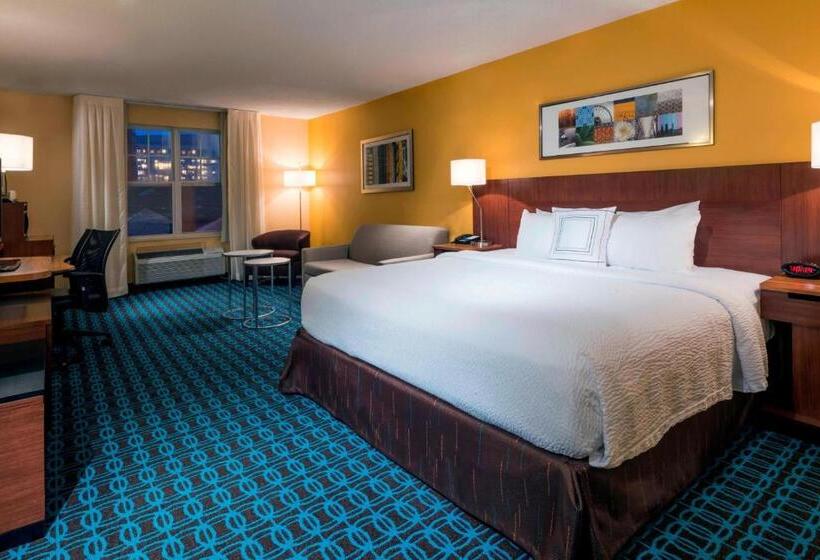 带大床的行政房间, Fairfield Inn Kansas City Downtown/union Hill