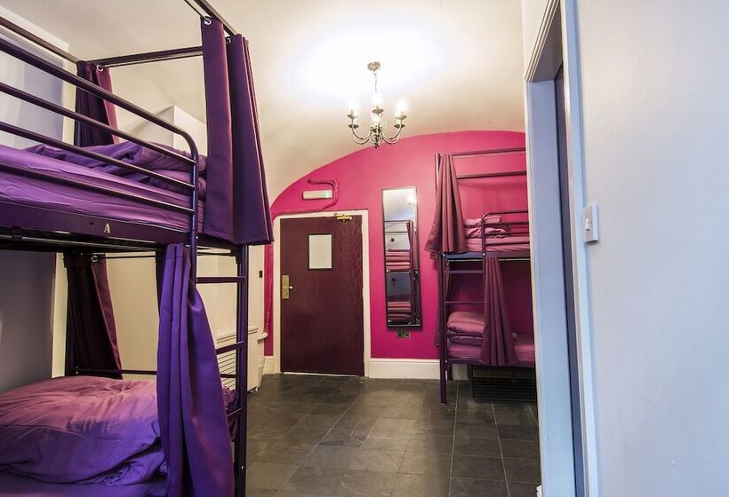 Bed in Shared Room with Shared Bathroom, Safestay York Micklegate
