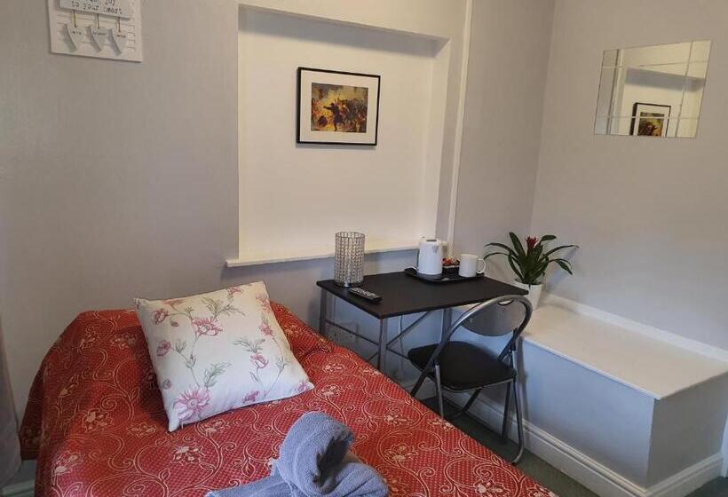 اتاق استاندارد یک تخته با سرویس بهداشتی مشترک, Stansted Lodge Elsenham