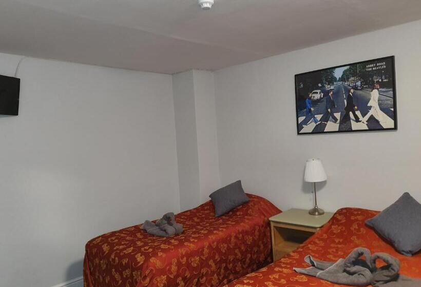 Семейный Номер Совместный Санузел, Stansted Lodge Elsenham