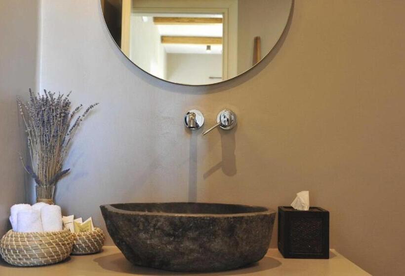 سوییت با چشم‌انداز دریا, Medusa Beach Resort & Suites