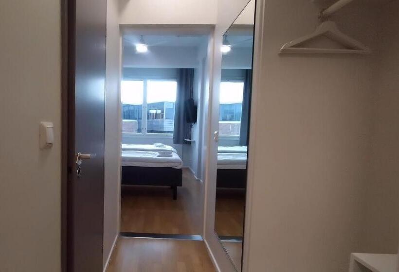 스탠다드 룸, Li Kerava