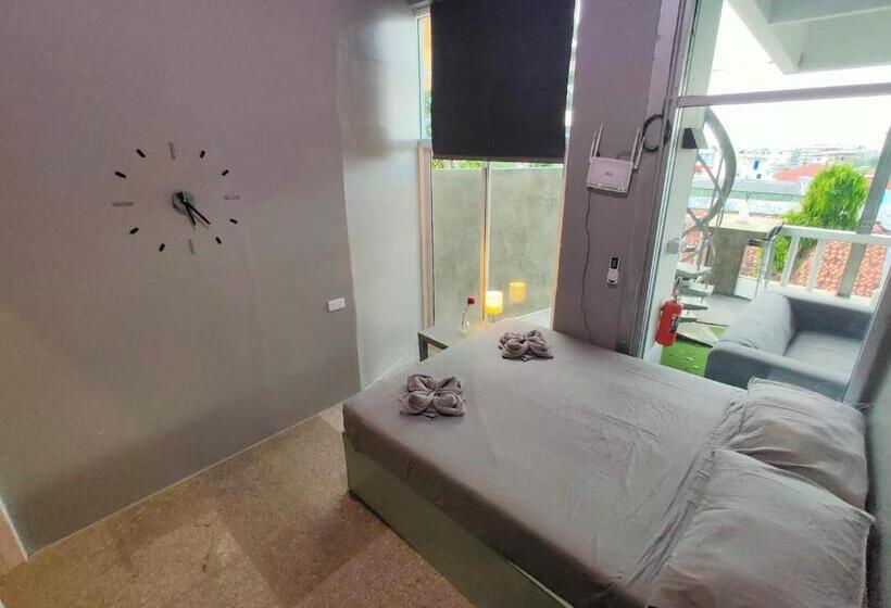 استودیو استاندارد با تراس, Entropy Apartment