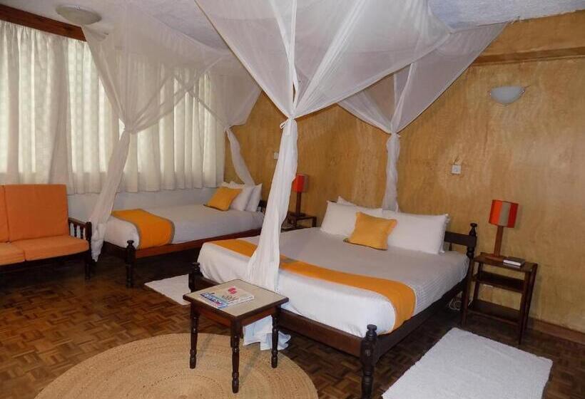 اتاق استاندارد سه نفره, Kenya Comfort Suites