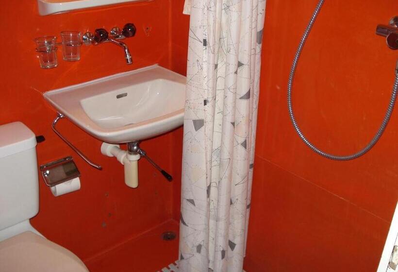 Номер Стандарт, Adrenalin Backpackers Hostel