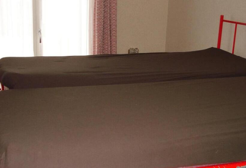 4인용 스탠다드 룸, Adrenalin Backpackers Hostel