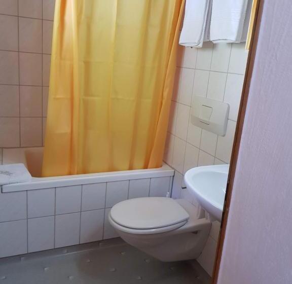 اتاق استاندارد چهار تخته, Gasthof Schoenegg B&b