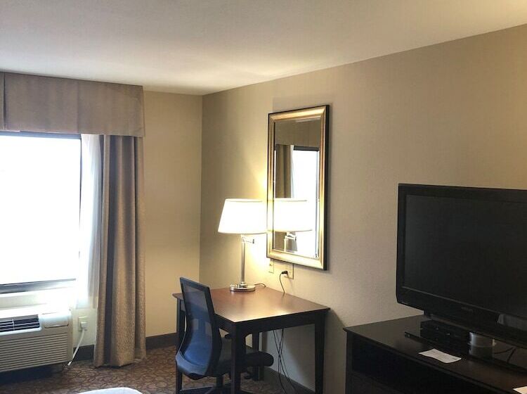 스위트, Holiday Inn Express Hotel & Suites Concordia Us 81, An Ihg