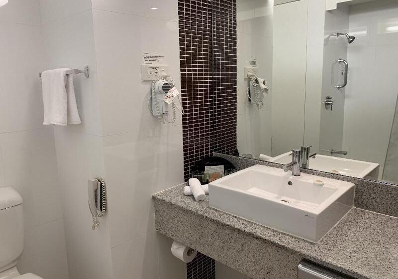 Стандартный Номер Кровать Кинг, Holiday Inn Express Hotel & Suites Concordia Us 81, An Ihg