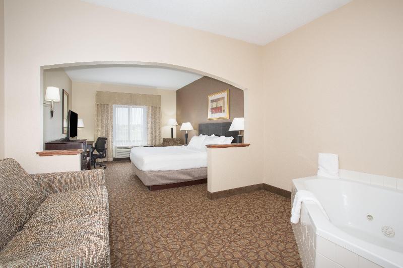 Люкс Адаптированный для Инвалидов, Holiday Inn Express Hotel & Suites Concordia Us 81, An Ihg