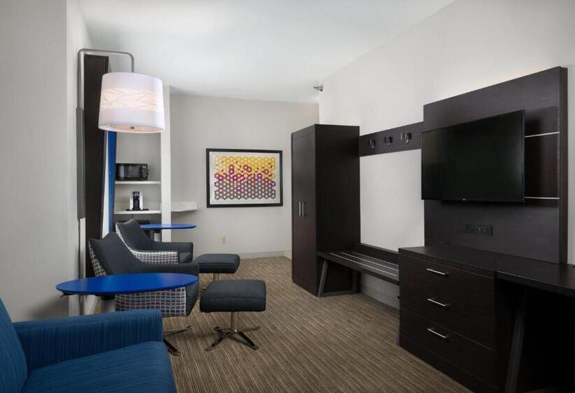 Люкс Кровать Кинг, Holiday Inn Express Independence   Kansas City, An Ihg
