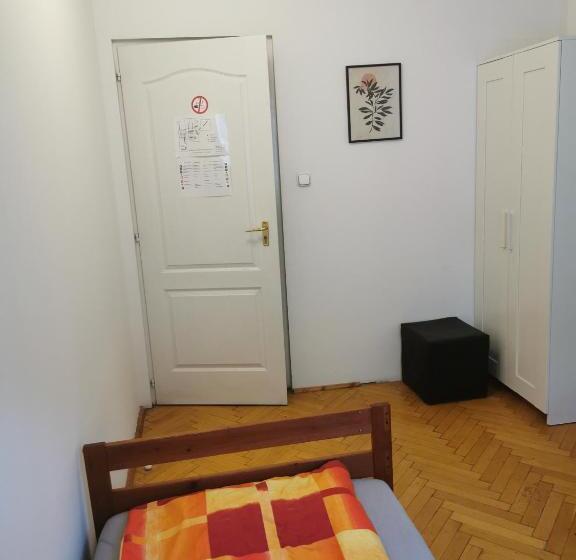 标准间, Boomerang Hostel