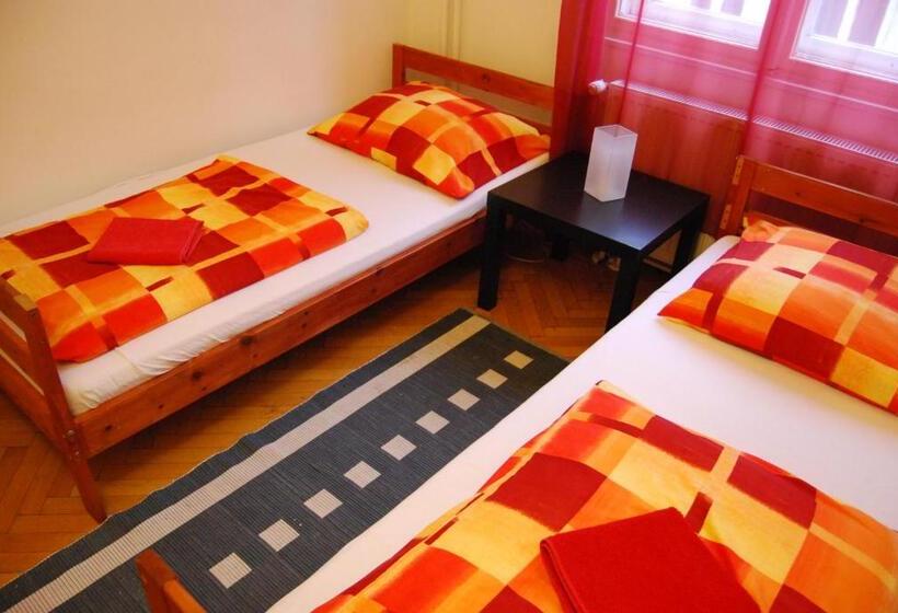 标准间, Boomerang Hostel
