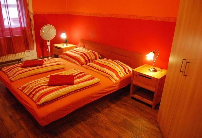 标准间, Boomerang Hostel