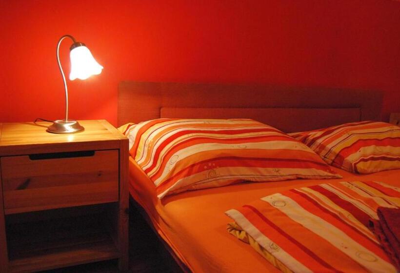 带共用浴室的标准房间, Boomerang Hostel