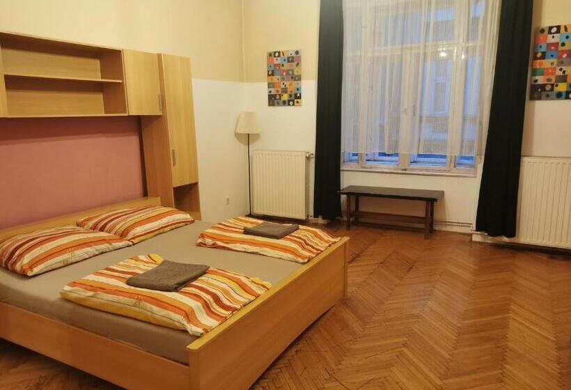 اتاق استاندارد, Boomerang Hostel
