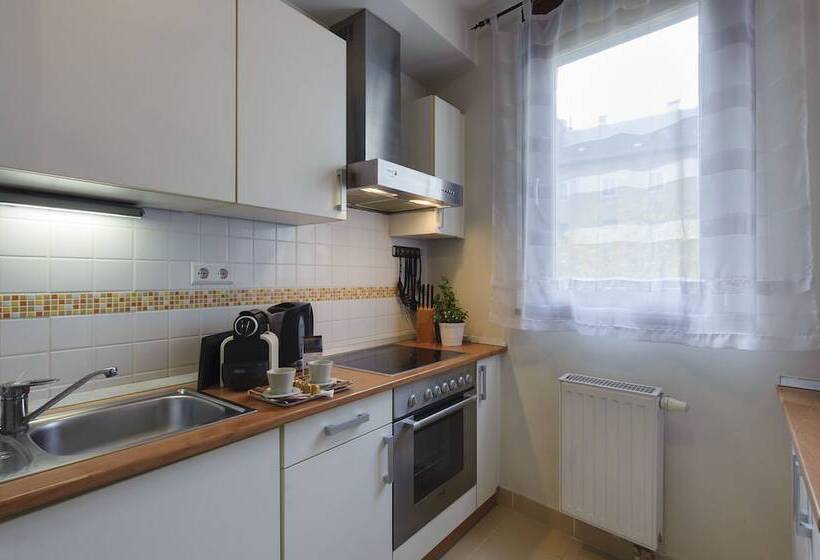 Студия Superior, Central Passage Apartments By Vagabond