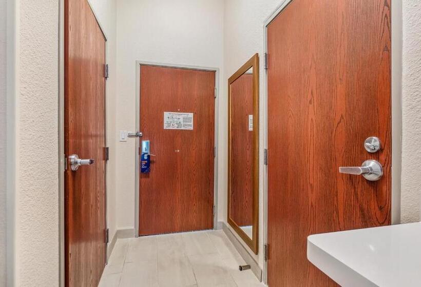 适合残疾人士使用的带超级大床的标准间, Holiday Inn Express Suites Van Buren Ft Smith Area, An Ihg