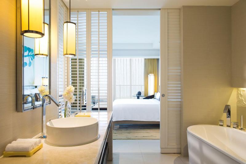 Номер Deluxe Вид на Сад, Renaissance Sanya Haitang Bay Resort