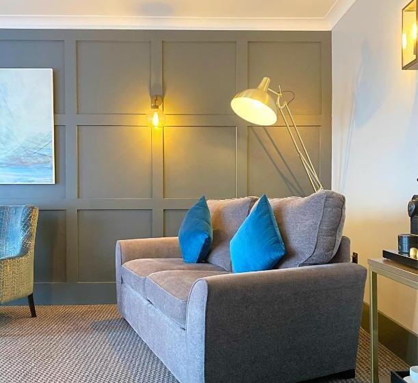 Superior room with lake view, Rutland Hall