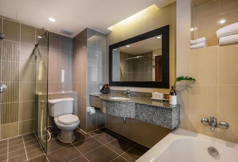 Трехместный Номер Deluxe, J Pattaya