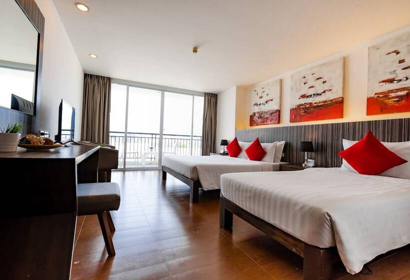 Трехместный Номер Deluxe, J Pattaya
