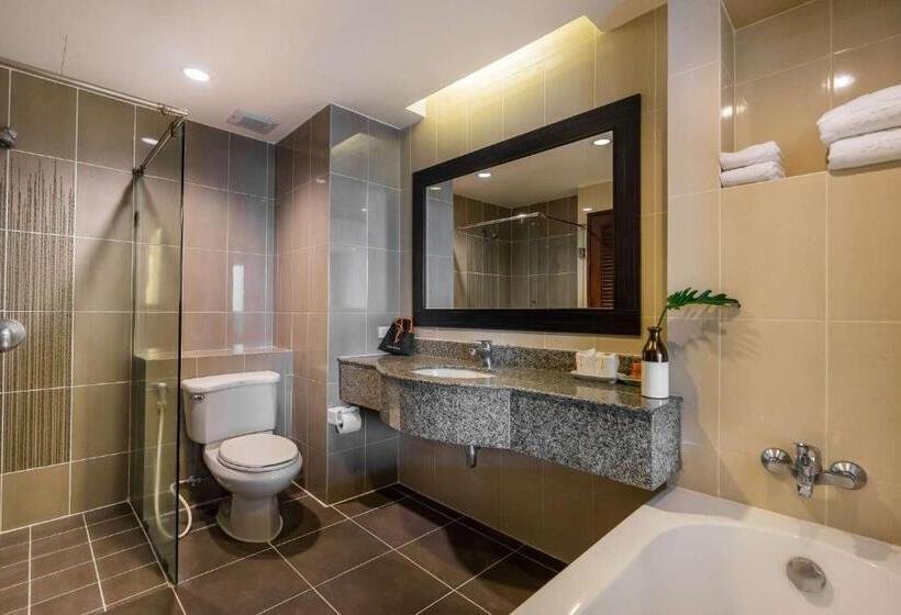 Трехместный Номер Deluxe, J Pattaya