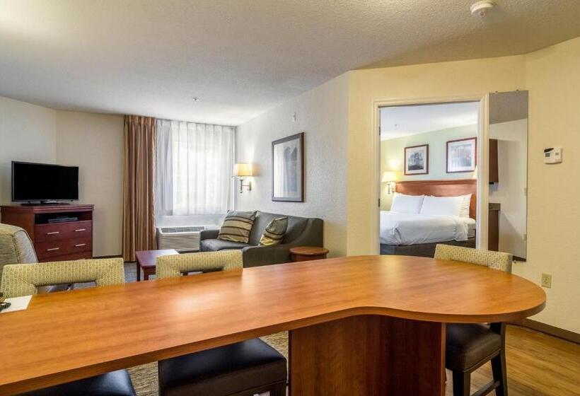 Люкс Кровать Кинг, Candlewood Suites Jacksonville East Merril Road, An Ihg