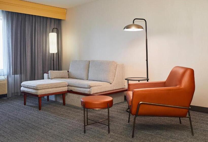 سوئیت با تخت بزرگ, Courtyard Medford Airport