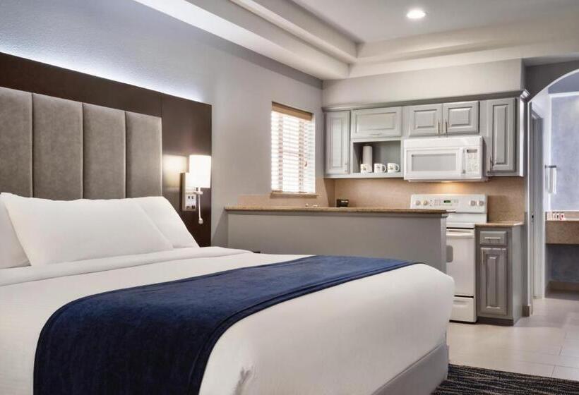 キングサイズベッドのスイートルーム, Days Inn & Suites By Wyndham Houston Hobby Airport