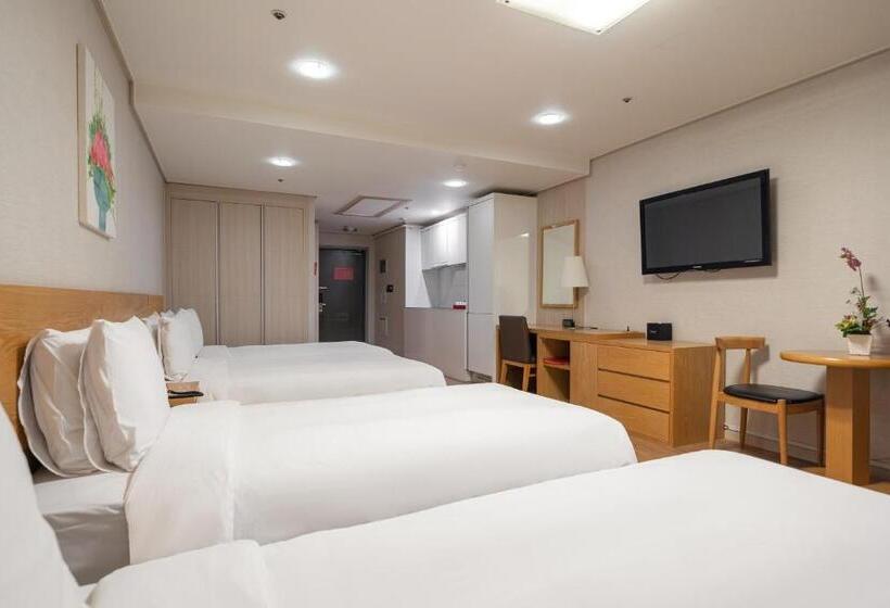 اتاق لوکس چهار تخته, Ramada By Wyndham Seoul Dongdaemun