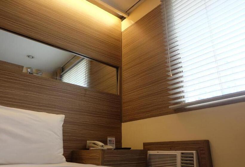 디럭스 트리플 룸, Spaces Hotel Makati