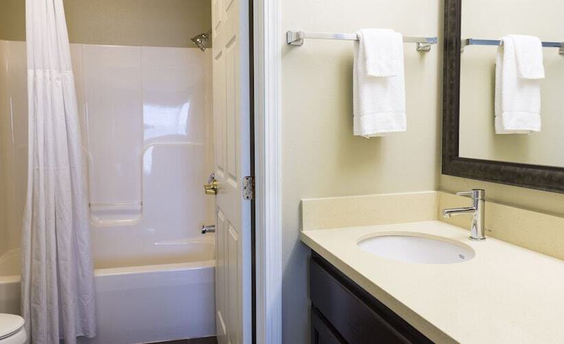 스위트 킹사이즈 침대, Staybridge Suites Fargo By Ihg