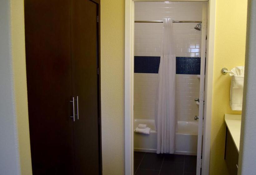 Люкс Кровать Кинг, Staybridge Suites Houston Stafford   Sugar Land, An Ihg