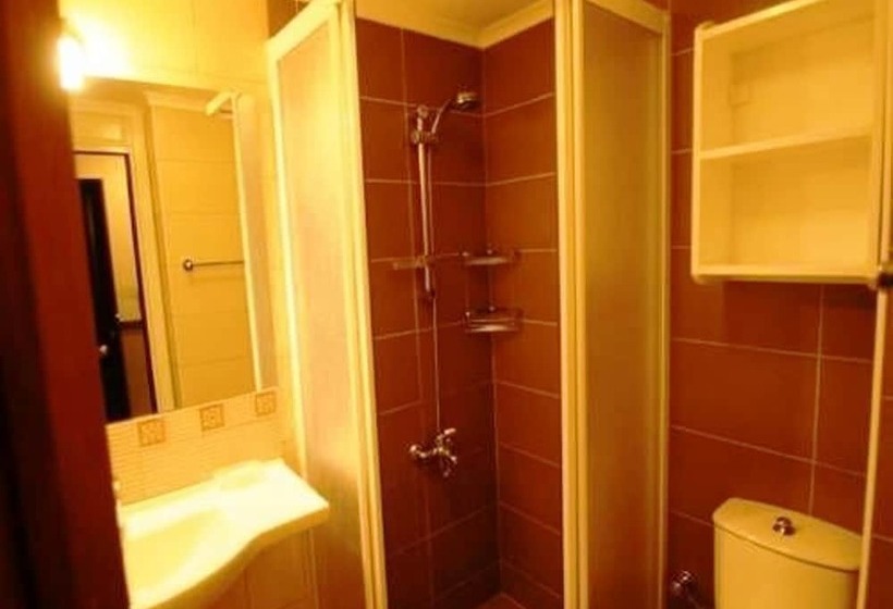 اتاق خانوادگی, Hisar Holiday Club