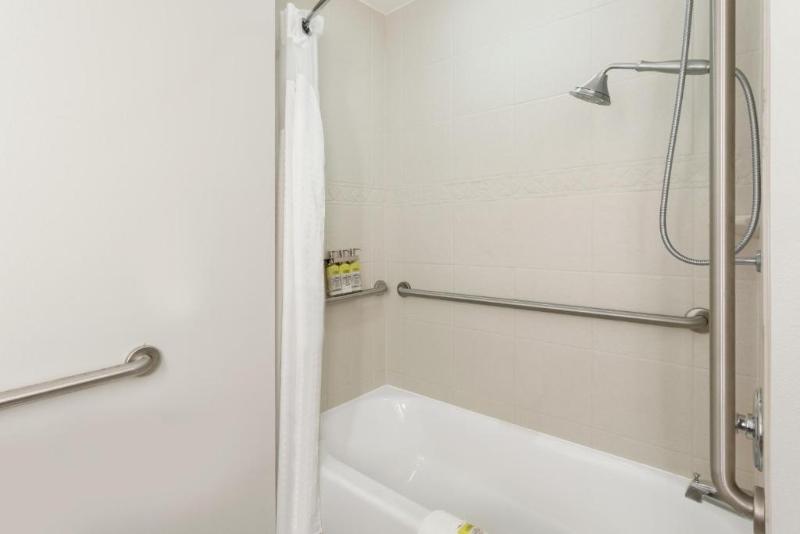 장애인을 위한 킹사이즈 침대 스탠다드 룸, Holiday Inn Express & Suites Searcy, An Ihg