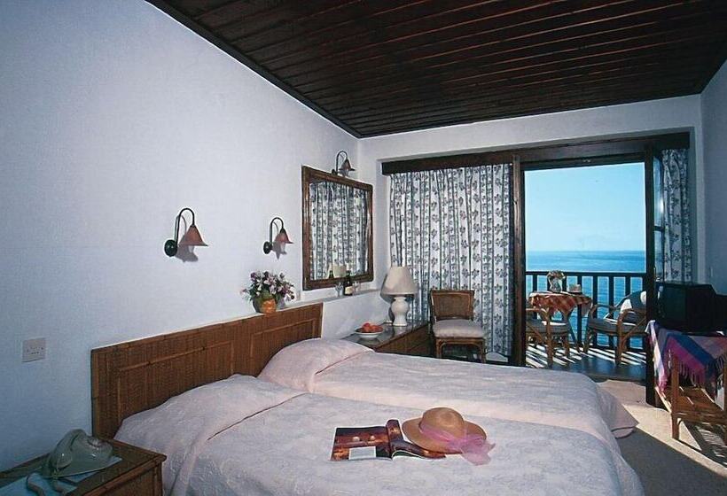 Triple Room Sea View, Maistrali
