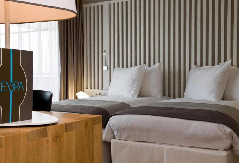 اتاق استاندارد با بالکن, Radisson Blu Resort & Spa, Ajaccio Bay