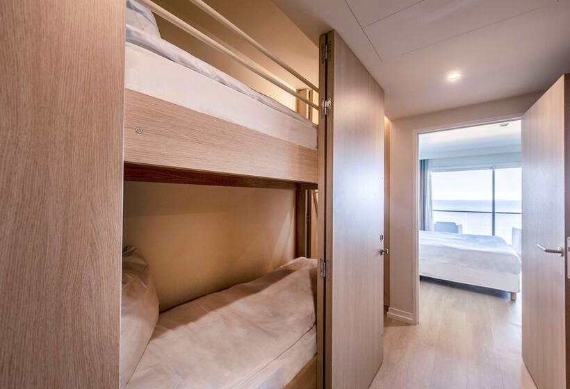 اتاق خانوادگی با چشم‌انداز دریا, Radisson Blu Resort & Spa, Ajaccio Bay