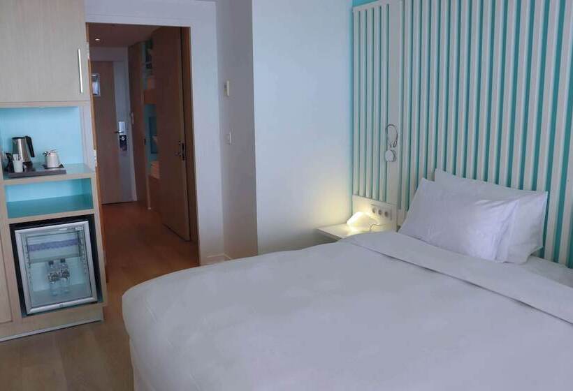 اتاق خانوادگی با چشم‌انداز دریا, Radisson Blu Resort & Spa, Ajaccio Bay