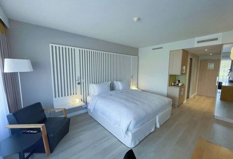 اتاق استاندارد با بالکن, Radisson Blu Resort & Spa, Ajaccio Bay