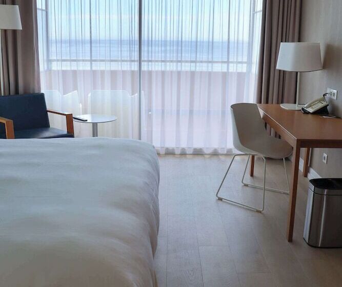 اتاق پرمیوم با چشم‌انداز دریا, Radisson Blu Resort & Spa, Ajaccio Bay