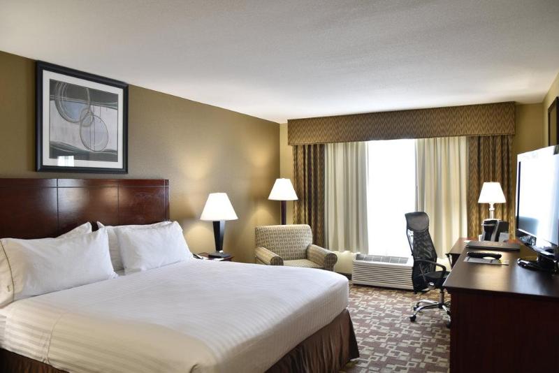Стандартный Номер Кровать Кинг, Holiday Inn Express Hotel & Suites St. Charles, An Ihg