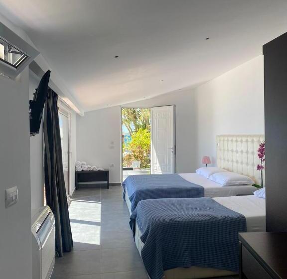 Standard Triple Room Sea View, Nertili