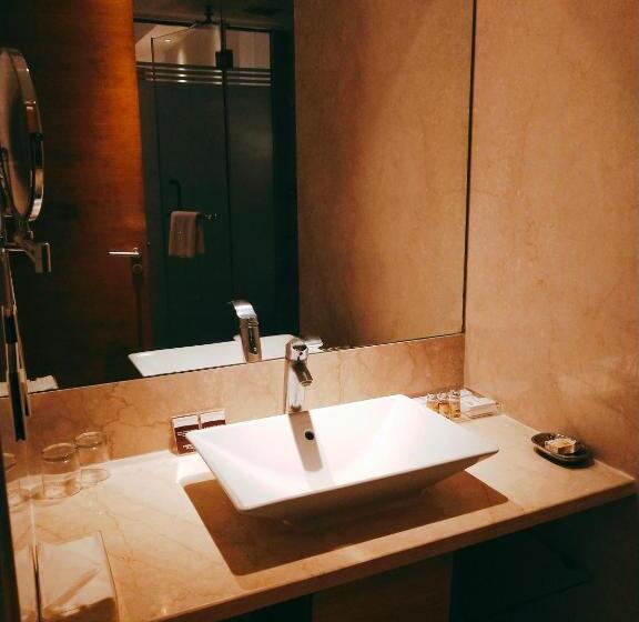 Номер Deluxe, Pride Plaza Hotel, Kolkata